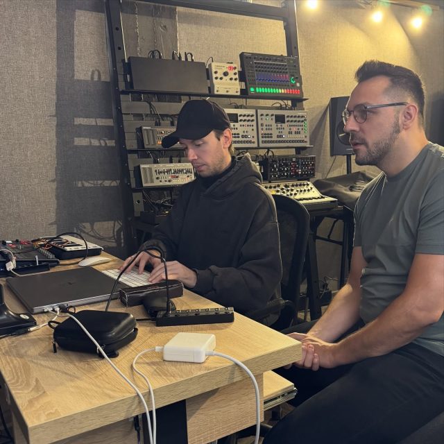 Cooking something with @andrew_rayel… 🔥👌🏻 Hands up 🙌🏻 if you are excited!!